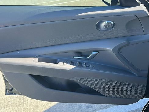 Used 2023 Hyundai Elantra SEL image 19