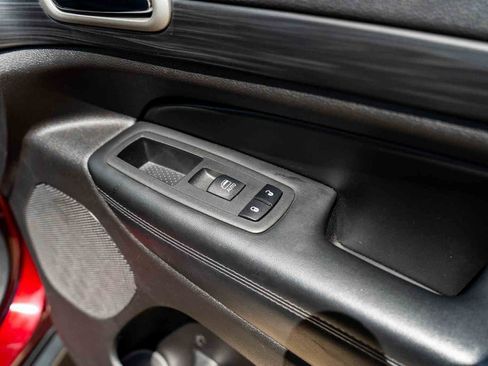 Used 2021 Jeep Grand Cherokee Laredo RWD image 29