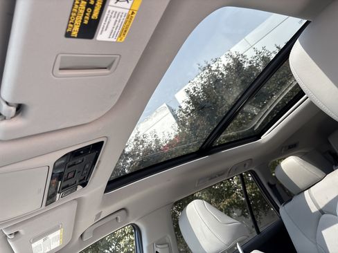 Used 2024 Toyota Grand Highlander AWD image 36