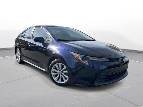 Used 2024 Toyota Corolla LE w/ LE Convenience Package image 4