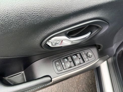 Certified 2020 Jeep Cherokee Latitude Plus w/ Cold Weather Group image 14