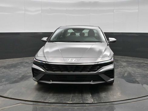Used 2025 Hyundai Elantra SEL image 3