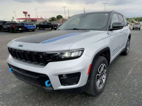 Used 2022 Jeep Grand Cherokee Trailhawk w/ Advanced Protech Group II AWD/4WD image 5