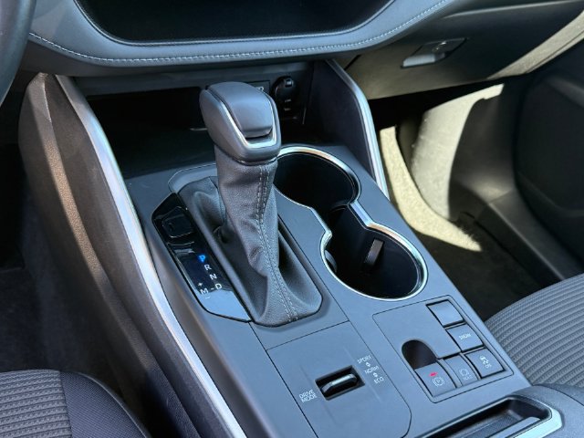 Used 2024 Toyota Highlander LE FWD image 21