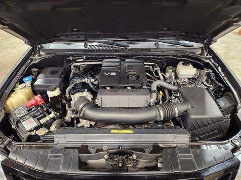 Used 2020 Nissan Frontier SV w/ Midnight Edition Floor Mats image 9