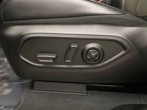 Used 2025 Jeep Grand Cherokee L Altitude AWD/4WD image 24