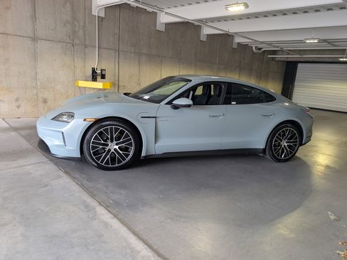 Used 2025 Porsche Taycan image 2