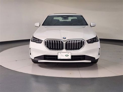 Used 2024 BMW 530i image 9