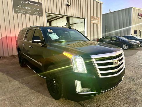 Used 2016 Cadillac Escalade ESV Luxury image 17