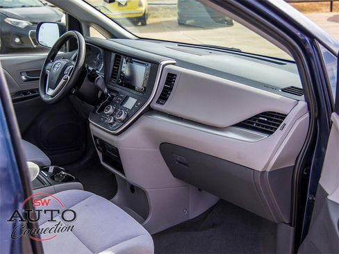 Used 2020 Toyota Sienna LE image 14