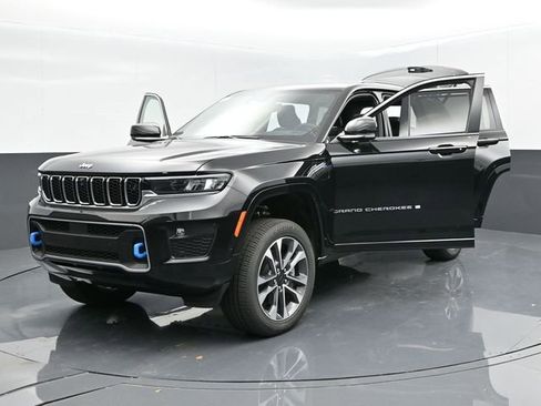Used 2024 Jeep Grand Cherokee Overland w/ Advanced Protech Group III AWD/4WD image 60