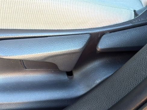 Used 2020 Toyota Corolla LE image 13