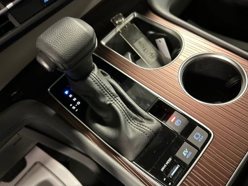 Used 2024 Toyota Sienna LE image 18