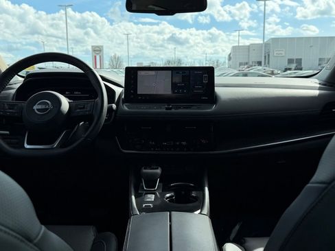 Used 2024 Nissan Rogue Platinum image 27