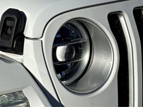 Certified 2022 Jeep Wrangler Unlimited Sahara image 5