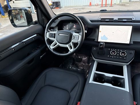 Used 2025 Land Rover Defender 110 S image 36