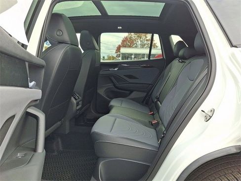 New 2026 Volkswagen Tiguan SE R-Line image 5