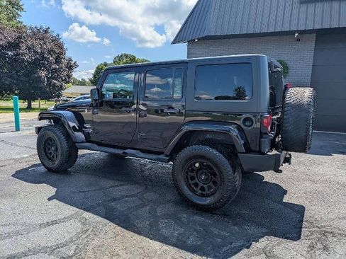 Used 2015 Jeep Wrangler Unlimited Sahara w/ Connectivity Group AWD/4WD image 3