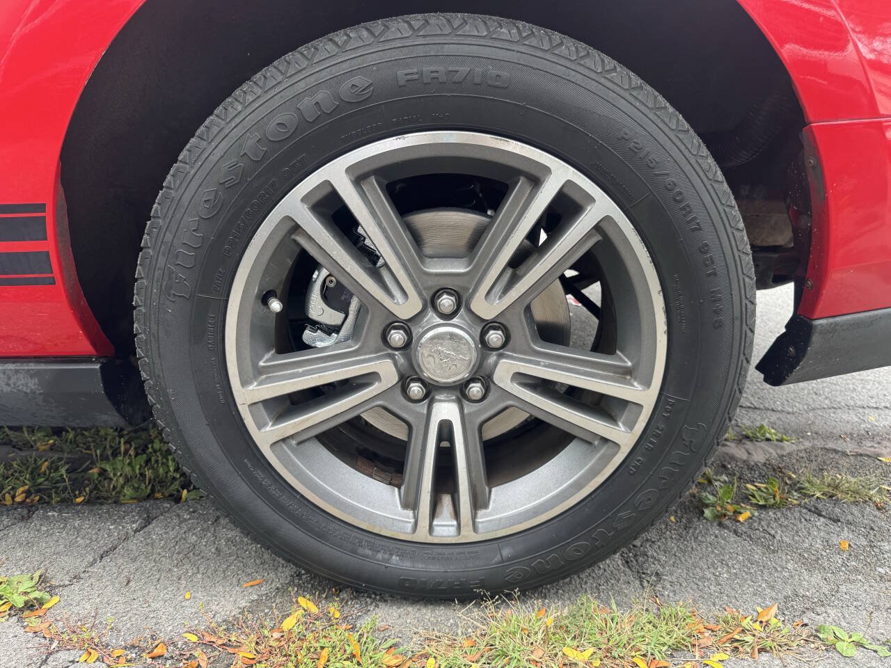 Used 2010 Ford Mustang Convertible RWD image 2
