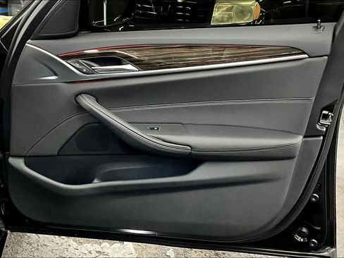 Used 2021 BMW 530e image 22