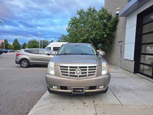 Used 2007 Cadillac Escalade AWD w/ Information Package image 3