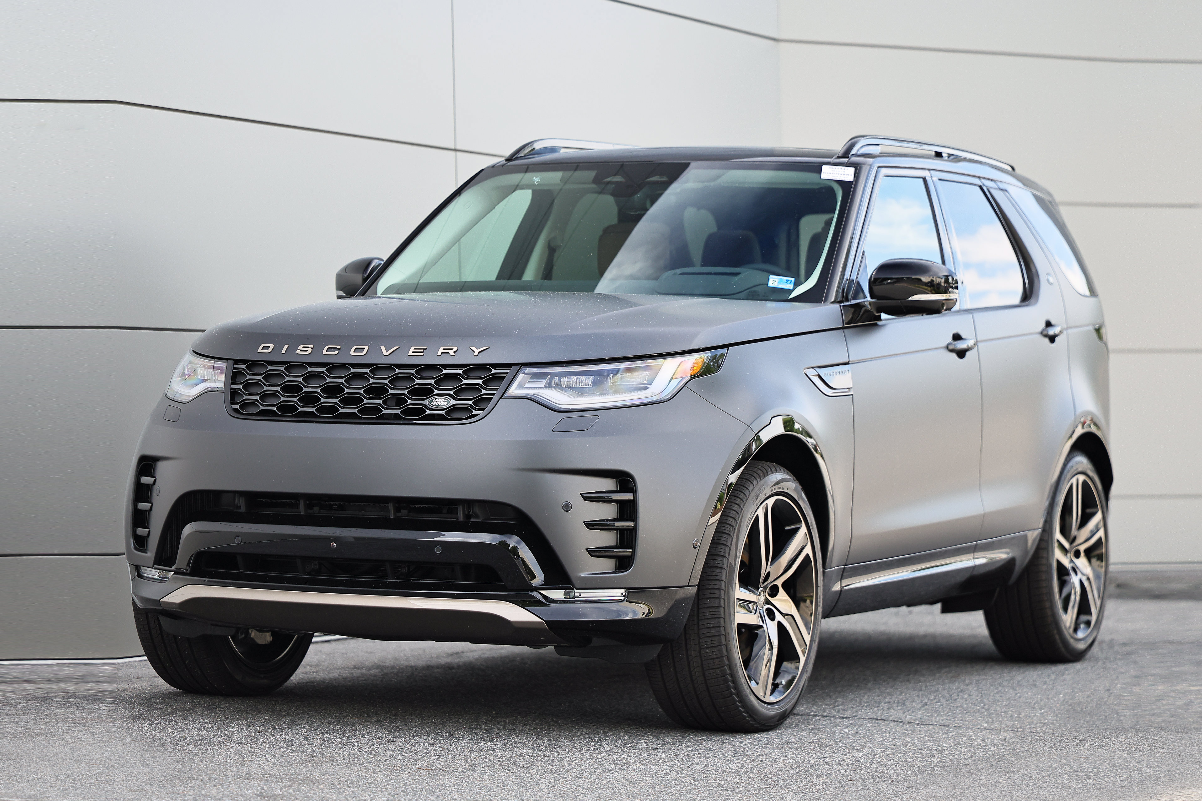 New 2026 Land Rover Discovery Limited Edition AWD/4WD image 1