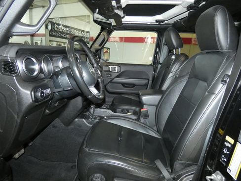 Used 2022 Jeep Wrangler Unlimited Sahara image 10