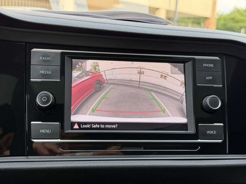 Certified 2023 Volkswagen Jetta SE w/ Panoramic Sunroof Package FWD image 30