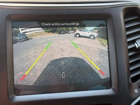 Used 2020 Jeep Cherokee Trailhawk w/ Comfort/Convenience Group AWD/4WD image 22