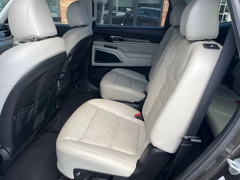 Used 2020 Kia Telluride SX w/ SX Prestige Package image 12