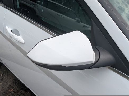 New 2025 Hyundai Elantra Limited image 9