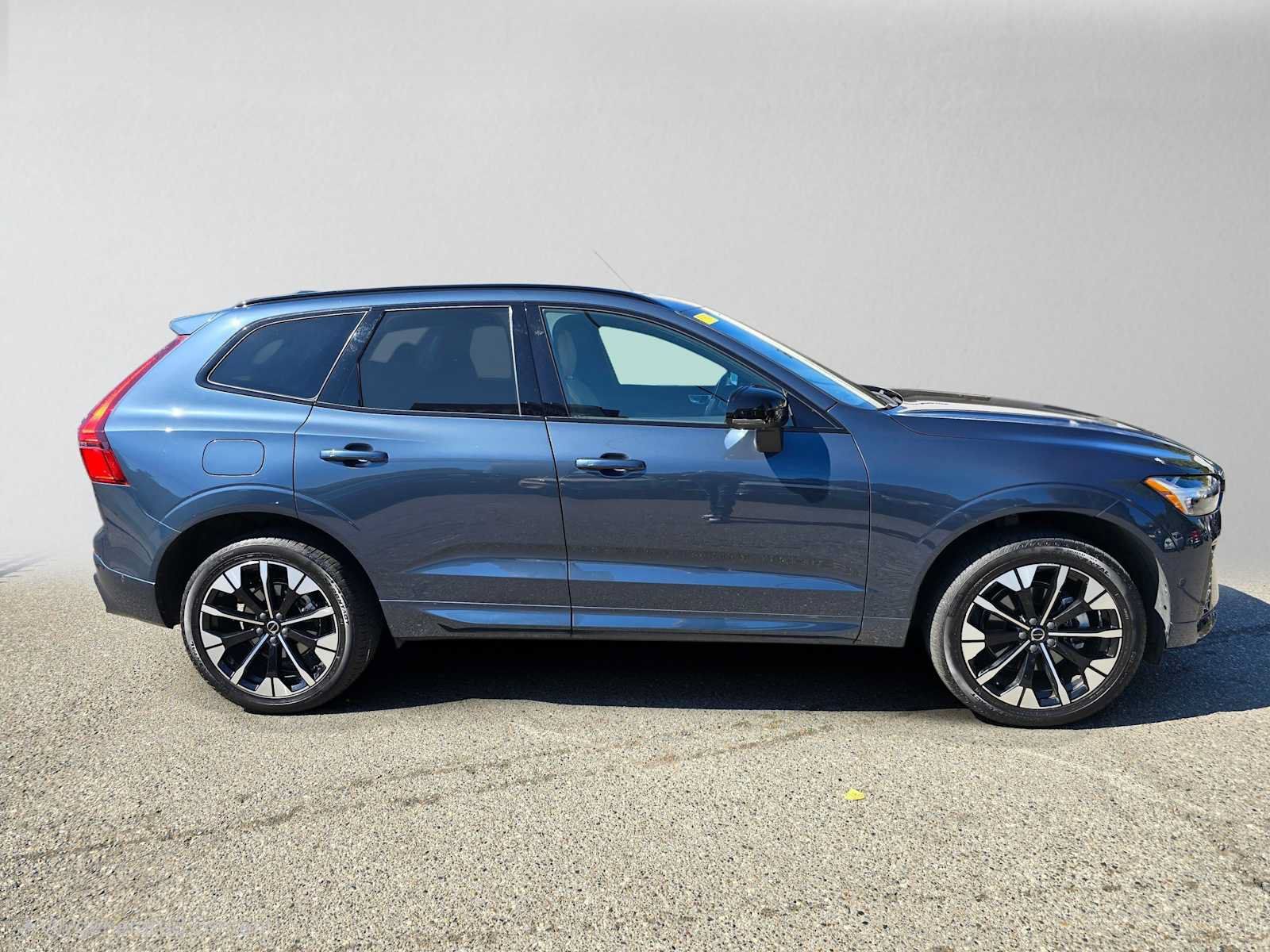 Used 2026 Volvo XC60 B5 Plus w/ Protection Package Premier AWD/4WD image 2