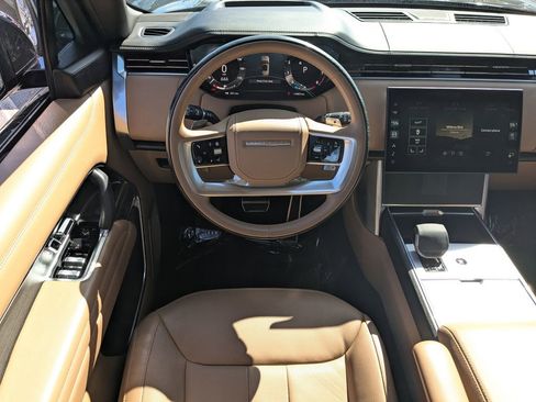 Used 2024 Land Rover Range Rover Long Wheelbase Autobiography image 3