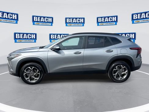 Used 2025 Chevrolet Trax LT w/ LT Convenience Package FWD image 5