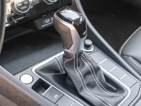 Used 2024 Volkswagen Jetta SE FWD image 22
