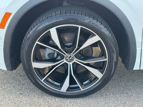 Used 2022 Volkswagen Tiguan SEL R-Line image 10