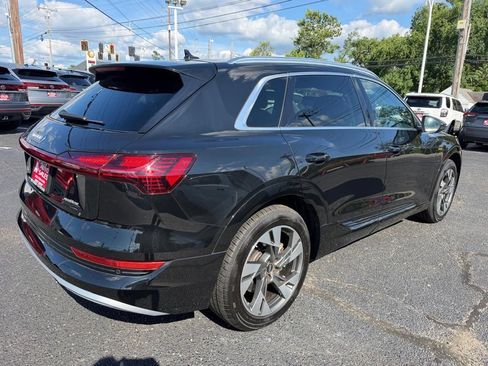 Used 2022 Audi e-tron Premium w/ Towing Package AWD/4WD image 6