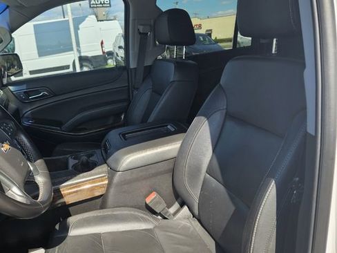 Used 2019 Chevrolet Suburban LT image 14