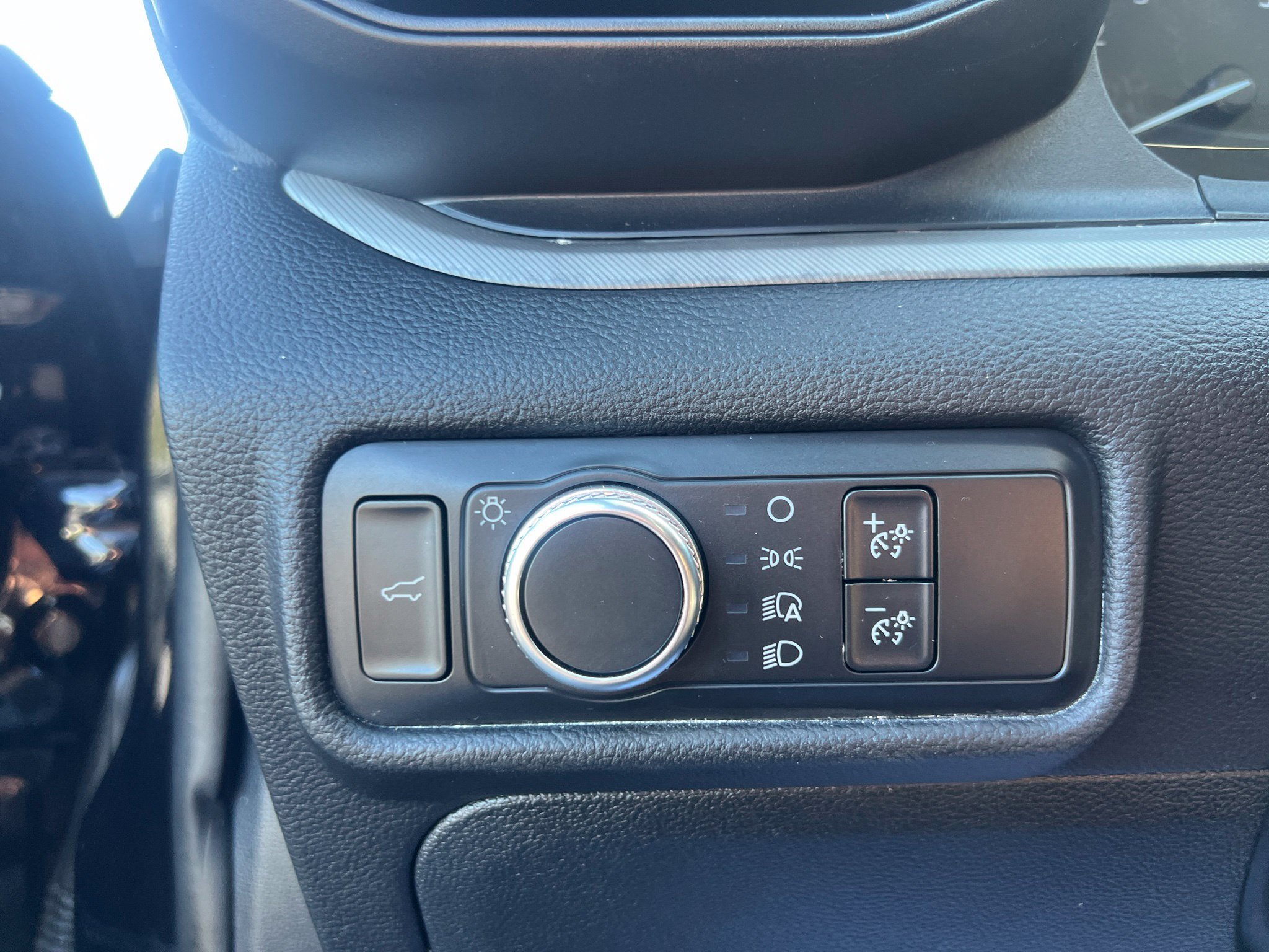 Used 2020 Ford Explorer XLT w/ Comfort Package AWD/4WD image 21