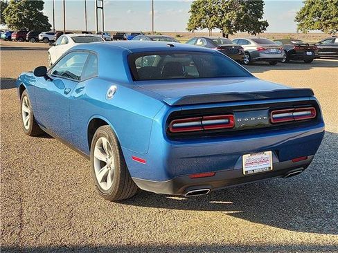Used 2022 Dodge Challenger SXT image 3
