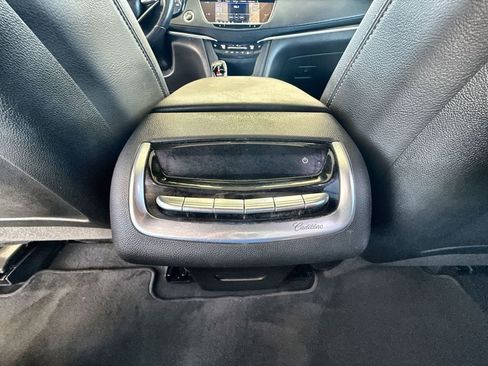 Used 2023 Cadillac XT6 Luxury image 21