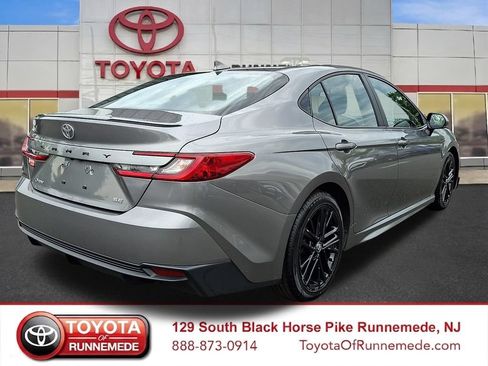 Used 2025 Toyota Camry SE FWD image 6