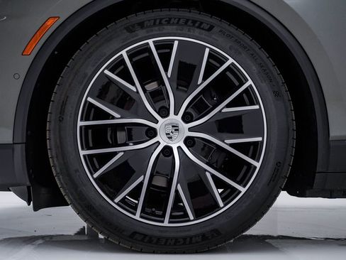 New 2026 Porsche Macan 4 Electric image 13