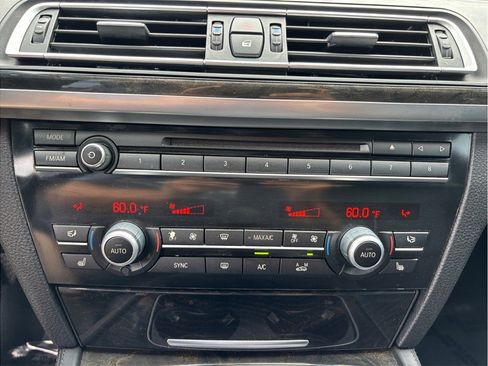 Used 2014 BMW 750i RWD image 32