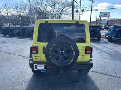 Used 2023 Jeep Wrangler Unlimited w/ Sun & Screen Package image 8