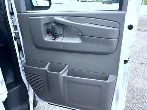 Used 2014 Chevrolet Express 1500 RWD image 16