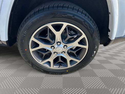 Used 2018 Jeep Grand Cherokee Limited AWD/4WD image 29