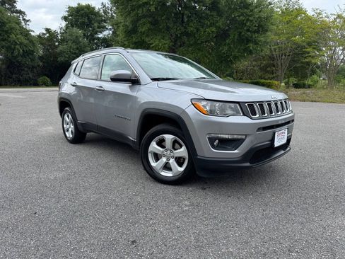 Used 2018 Jeep Compass Latitude AWD/4WD image 8