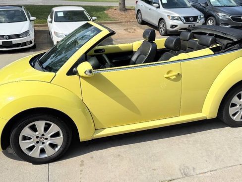 Used 2007 Volkswagen Beetle Convertible w/ Package 1 FWD image 5
