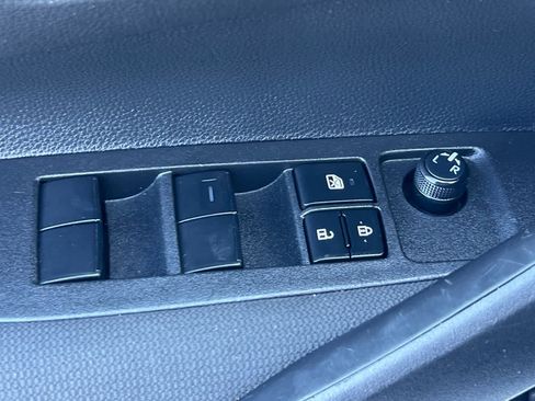 Used 2025 Toyota Corolla LE image 14